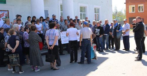 Горняки, вышедшие на пикет в Гуково. Фото Вячеслава Прудникова для "Кавказского узла" Горняки, вышедшие на пикет в Гуково. Фото Вячеслава Прудникова для "Кавказского узла"
