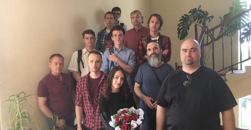 Вера Иноземцева (в первом ряду в центре) с группой поддержки после суда. 28 мая 2018 г. Фото: Ольга Ветер для "Кавказского узла" Вера Иноземцева (в первом ряду в центре) с группой поддержки после суда. 28 мая 2018 г. Фото: Ольга Ветер для "Кавказского узла"