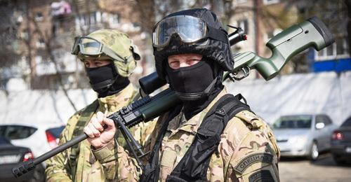Сотрудники Нацгвардии. Фото Елены Синеок, Юга.ру Сотрудники Нацгвардии. Фото Елены Синеок, Юга.ру