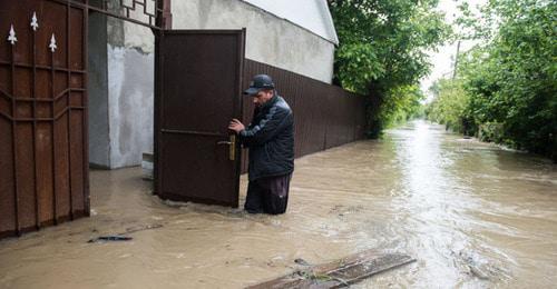 Подтопление в селе Левокумка Ставропольского края. 25 мая 2017 г. © Фото Антона Подгайко, Юга.ру Подтопление в селе Левокумка Ставропольского края. 25 мая 2017 г. © Фото Антона Подгайко, Юга.ру