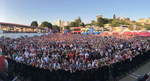 Болельщики в сочинской фан-зоне. 1 июля 2018 года. Фото Светланы Кравченко для "Кавказского узла" Болельщики в сочинской фан-зоне. 1 июля 2018 года. Фото Светланы Кравченко для "Кавказского узла"