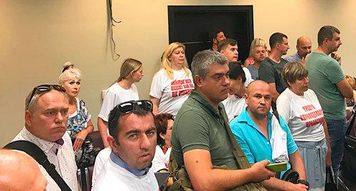 Пайщики ЖСК "Индекс" в здании краевого суда. Фото Светланы Кравченко для "Кавказского узла". Пайщики ЖСК "Индекс" в здании краевого суда. Фото Светланы Кравченко для "Кавказского узла".