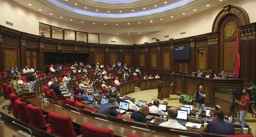 Депутаты Нацсобрания Армении. Фото http://www.parliament.am/news.php?cat_id=2&NewsID=10555&year=2018&month=07&day=12&lang=rus Депутаты Нацсобрания Армении. Фото http://www.parliament.am/news.php?cat_id=2&NewsID=10555&year=2018&month=07&day=12&lang=rus