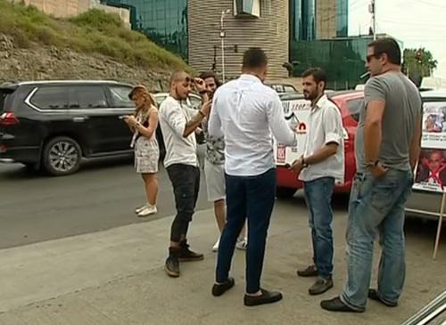 Акция протеста автомобилистов в Тбилиси против повышения цен на топливо. Скриншот с видео телеканала Rustavi-2 http://rustavi2.ge/ka/news/109588 Акция протеста автомобилистов в Тбилиси против повышения цен на топливо. Скриншот с видео телеканала Rustavi-2 http://rustavi2.ge/ka/news/109588