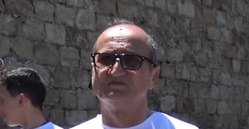 Зафар Ахмедов. Скриншот видео на Youtube-канале Meydan TV. https://youtu.be/0Co0pd5d-FE
Зафар Ахмедов. Скриншот видео на Youtube-канале Meydan TV. https://youtu.be/0Co0pd5d-FE