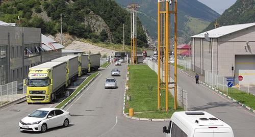 КПП "Верхний Ларс" - вид сверху. Фото Алана Цхурбаева для "Кавказского узла"