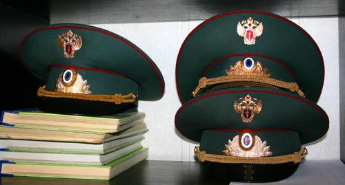 Фуражки сотрудника наркоконтроля. Фото https://academ.info/node/19984 Фуражки сотрудника наркоконтроля. Фото https://academ.info/node/19984
