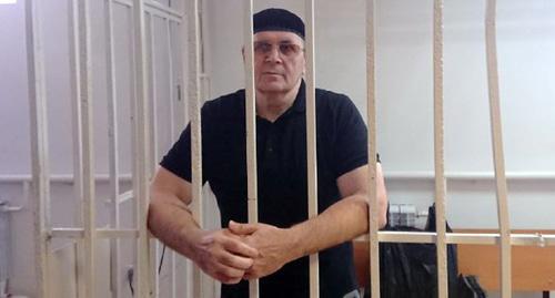 Оюб Титиев в зале суда. Фото Патимат Махмудовой для "Кавказского узла" Оюб Титиев в зале суда. Фото Патимат Махмудовой для "Кавказского узла"