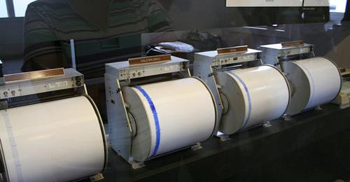 Сейсмограф. Фото: CC BY 2.0 / lora_313 / Kilauea Seismographs
https://ru.sputnik.az/incidents/20170927/412031405/azerbajdzhan-zemletrjasenie-shamaha.html