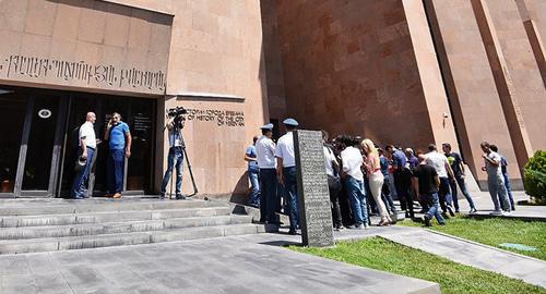 Мэрия Еревана. Фото © Sputnik / Aram Nersesyan
https://ru.armeniasputnik.am/politics/20180829/14142925/syurpriz-ot-partii-pashinyana-ili-politicheskij-rasklad-sil-pered-vyborami-v-yerevan.html