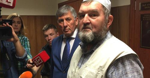 Махмуд Велитов (справа). Кадр из видео пользователя
БИЗНЕС Online
https://www.youtube.com/watch?v=xQC_tbPJ0Vg Махмуд Велитов (справа). Кадр из видео пользователя
БИЗНЕС Online
https://www.youtube.com/watch?v=xQC_tbPJ0Vg