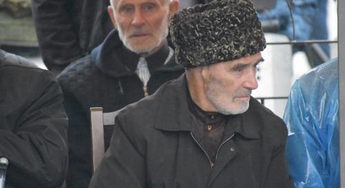 Старйшина из села Хай на акции протеста в Магасе. Фото Якуба Гогиева.https://www.facebook.com/photo.php?fbid=2121900854688256&set=a.1547410645470616&type=3&theater