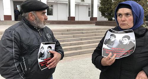 Родители убитых братьев Гасангусейновых. Фото Патимат Махмудовой для "Кавказского узла" Родители убитых братьев Гасангусейновых. Фото Патимат Махмудовой для "Кавказского узла"