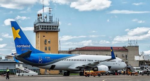 самолет в аэропорту Краснодара. Фото: пресс-служба "Базел Аэро". http://krr.aero/press-center/photo/mezhdunarodnyy-aeroport-krasnodar/ самолет в аэропорту Краснодара. Фото: пресс-служба "Базел Аэро". http://krr.aero/press-center/photo/mezhdunarodnyy-aeroport-krasnodar/