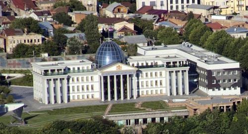 Президентский дворец в Грузии. Фото © Sputnik / Alex Shlamov
Читать далее: https://sputnik-georgia.ru/society/20181029/242723867/Vy-by-khoteli-stat-prezidentom-Gruzii-Otvet-chitateley-Sputnik.html Президентский дворец в Грузии. Фото © Sputnik / Alex Shlamov
Читать далее: https://sputnik-georgia.ru/society/20181029/242723867/Vy-by-khoteli-stat-prezidentom-Gruzii-Otvet-chitateley-Sputnik.html