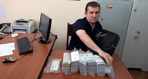 Вачаган Казарян. Фото: Press office of the SNS of RA https://ru.armeniasputnik.am/incidents/20181126/15878229/nachalnik-ohrany-serzha-sargsyana-i-ego-zhena-obvinyayutsya-v-otmyvanii-deneg.html Вачаган Казарян. Фото: Press office of the SNS of RA https://ru.armeniasputnik.am/incidents/20181126/15878229/nachalnik-ohrany-serzha-sargsyana-i-ego-zhena-obvinyayutsya-v-otmyvanii-deneg.html