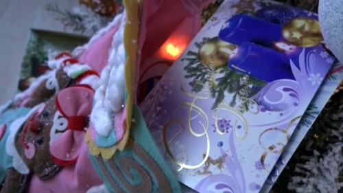 Ёлка на акции «Дари добро с Айшат!».   Фото ЧГТРК "Грозный" https://www.youtube.com/watch?v=DQP5dhp32jQ
