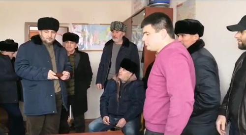 Скриншот видео визита ингушской делегации в администрацию села Ир в Пригородном районе, 23 января 2019 года. https://t.me/ossetiaFB/6818 Скриншот видео визита ингушской делегации в администрацию села Ир в Пригородном районе, 23 января 2019 года. https://t.me/ossetiaFB/6818
