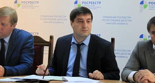 Шамиль Гаджиев. Фото пресс-службы управления Росреестра по Дагестану 
https://www.facebook.com/rosreestr05/photos/a.640607356133717/820460438148407/?type=3&theater