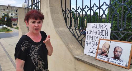 Шаганаз Рабаданова во время голодовки. Дербент, 24 июня 2019 г. Фото Мурада Мурадова для "Кавказского узла" Шаганаз Рабаданова во время голодовки. Дербент, 24 июня 2019 г. Фото Мурада Мурадова для "Кавказского узла"