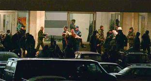 На месте событий в Театральном центре на Дубровке в 2002 году. Фото из буклета пресс-службы МЧС России 