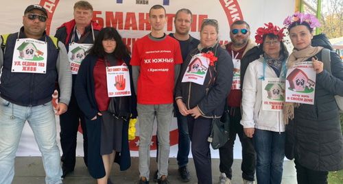 Обманутые дольщики из Ростова-на--Дону и Краснодара. Фото Ирины Власовой. Обманутые дольщики из Ростова-на--Дону и Краснодара. Фото Ирины Власовой.