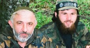 Аслан Масхадов и Зелимхан Хангошвили. Фото: Кадр видеосюжета  
BBC News - Русская служба https://www.youtube.com/watch?v=STddYJhfbvI&feature=emb_logo