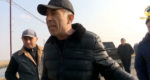 Нападающие на журналистов телеканала "Кентрон" в селе Овташат. Стоп-кадр видео Kentron Channel https://www.youtube.com/watch?time_continue=1&v=uLm2R0ADfDg&feature=emb_logo Нападающие на журналистов телеканала "Кентрон" в селе Овташат. Стоп-кадр видео Kentron Channel https://www.youtube.com/watch?time_continue=1&v=uLm2R0ADfDg&feature=emb_logo