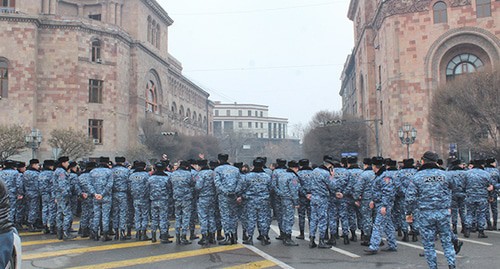 Сотрудники полиции в центре Еревана. 20 января 2020 г. Фото Тиграна Петросяна для "Кавказского узла" Сотрудники полиции в центре Еревана. 20 января 2020 г. Фото Тиграна Петросяна для "Кавказского узла"