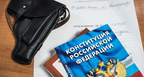 Кобура и Уголовный кодекс. © Фото Елены Синеок, Юга.ру Кобура и Уголовный кодекс. © Фото Елены Синеок, Юга.ру
