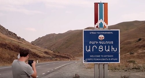 На въезде в Нагорный Карабах. Кадр видео "Путешествие в Нагорный Карабах" Youtube-канала Intourist Armenia https://www.youtube.com/watch?v=jA2etV4w5O4 На въезде в Нагорный Карабах. Кадр видео "Путешествие в Нагорный Карабах" Youtube-канала Intourist Armenia https://www.youtube.com/watch?v=jA2etV4w5O4