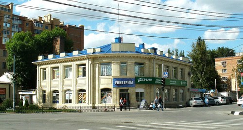 Универмаг, Батайск. Фото: Nadezhda1990 https://commons.wikimedia.org/wiki/Category:Bataysk Универмаг, Батайск. Фото: Nadezhda1990 https://commons.wikimedia.org/wiki/Category:Bataysk