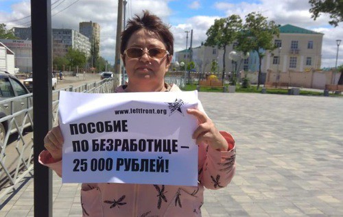 Участница одиночного пикета в Волгограде. Фото Татьяны Филимоновой для "Кавказского узла" Участница одиночного пикета в Волгограде. Фото Татьяны Филимоновой для "Кавказского узла"