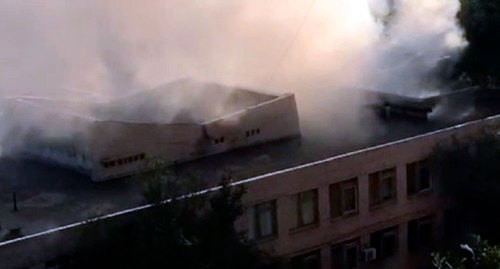 Поджог на крыше школы в Астрахани. Кадр видео ГТРК "Лотос" http://lotosgtrk.ru/news/detail.php?ELEMENT_ID=34720&utm_source=yxnews&utm_medium=desktop&utm_referrer=https%3A%2F%2Fyandex.ru%2Fnews Поджог на крыше школы в Астрахани. Кадр видео ГТРК "Лотос" http://lotosgtrk.ru/news/detail.php?ELEMENT_ID=34720&utm_source=yxnews&utm_medium=desktop&utm_referrer=https%3A%2F%2Fyandex.ru%2Fnews