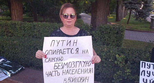 Одиночный пикет Елены Шеиной в Волгограде. Фото Татьяны Филимоновой для "Кавказского узла".