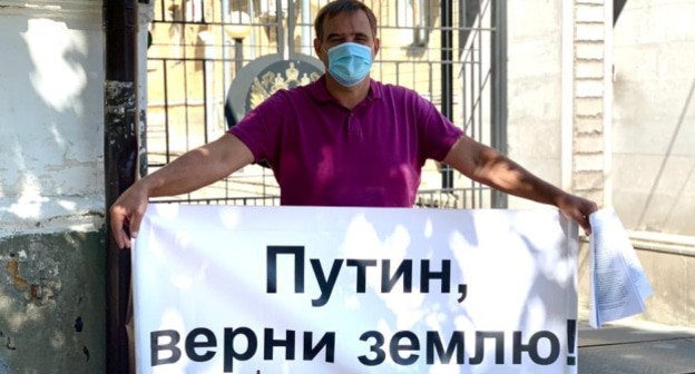 Михаил Шевченко на пикете. Фото: М. Шевченко. Михаил Шевченко на пикете. Фото: М. Шевченко.