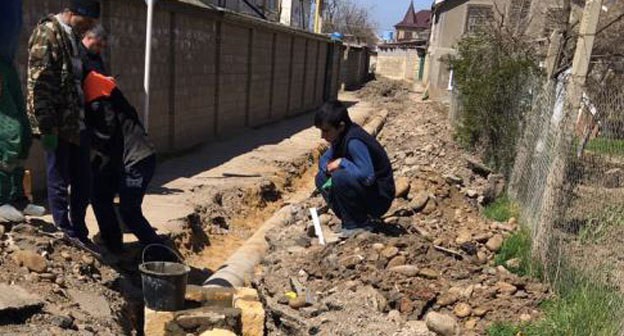 Водопровод в селе Геджух. Фото: пресс-служба администрации села http://admingedjuh.ru/sobytiya/7908-v-sele-gedzhukh-pod-rukovodstvom-glavy-sela-provoditsya-remont-vodoprovodnoj-sistemy Водопровод в селе Геджух. Фото: пресс-служба администрации села http://admingedjuh.ru/sobytiya/7908-v-sele-gedzhukh-pod-rukovodstvom-glavy-sela-provoditsya-remont-vodoprovodnoj-sistemy