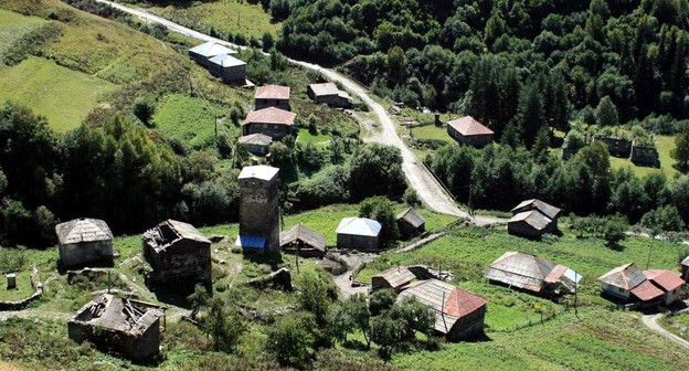 Сванетия, община Кала, село Лалхори. Видно реку Ингури и дорогу Местия-Ушгули.
. Фото Алексея Муранова travelgeorgia.ru Сванетия, община Кала, село Лалхори. Видно реку Ингури и дорогу Местия-Ушгули.
. Фото Алексея Муранова travelgeorgia.ru