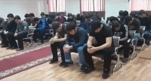 Скриншот видео профилактической беседы в Курчалоевском ОВД Чечни, https://www.instagram.com/p/CD3GYVLFuT9/ Скриншот видео профилактической беседы в Курчалоевском ОВД Чечни, https://www.instagram.com/p/CD3GYVLFuT9/