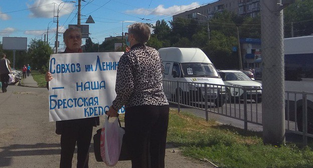 Активистка Татьяна Макарова проводит пикет. Волгоград, 15 августа 2020 года. Фото Татьяны Филимоновой для "Кавказского узла" Активистка Татьяна Макарова проводит пикет. Волгоград, 15 августа 2020 года. Фото Татьяны Филимоновой для "Кавказского узла"