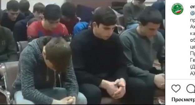 Скриншот видео профилактической беседы в Курчалоевском ОВД Чечни, https://www.instagram.com/p/CD3GYVLFuT9/ Скриншот видео профилактической беседы в Курчалоевском ОВД Чечни, https://www.instagram.com/p/CD3GYVLFuT9/
