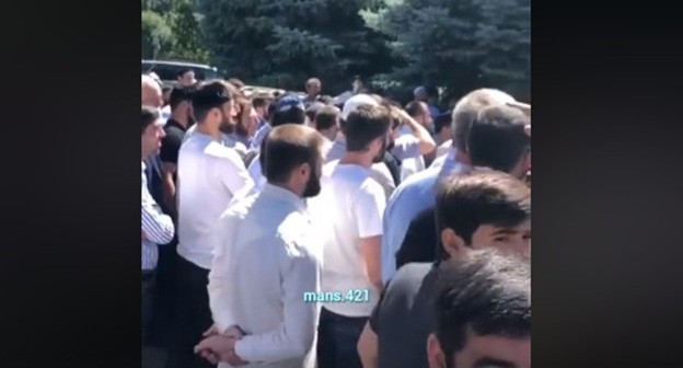 Представитель баталхаджинцев уклонился от вызова в шариатский суд. Стоп-кадр видео https://www.facebook.com/100011234736218/videos/1165160897201724/ Представитель баталхаджинцев уклонился от вызова в шариатский суд. Стоп-кадр видео https://www.facebook.com/100011234736218/videos/1165160897201724/