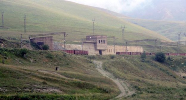 Здание на золоторудном месторождении "Сотк" в Армении. Фото Ліонкінг https://ru.wikipedia.org/wiki/Сотское_золоторудное_месторождение#/media/Файл:Railroad_station_in_Sotk_(Gegarkunik,_Armenia).jpg Здание на золоторудном месторождении "Сотк" в Армении. Фото Ліонкінг https://ru.wikipedia.org/wiki/Сотское_золоторудное_месторождение#/media/Файл:Railroad_station_in_Sotk_(Gegarkunik,_Armenia).jpg