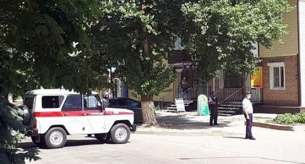Сотрудники полиции у здания суда. Фото пресс-службы областного Волгоградского суда http://oblsud.vol.sudrf.ru/ Сотрудники полиции у здания суда. Фото пресс-службы областного Волгоградского суда http://oblsud.vol.sudrf.ru/