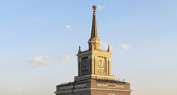 Часы на здании железнодорожного вокзала в Волгограде. Фото: A.Savin https://ru.wikipedia.org Часы на здании железнодорожного вокзала в Волгограде. Фото: A.Savin https://ru.wikipedia.org