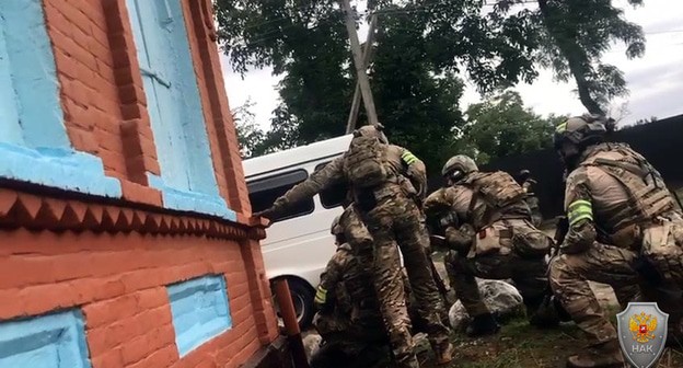 КТО на территории села Троицкое Сунженского района 23.08.2020. Фото пресс-служба НАК http://nac.gov.ru/kontrterroristicheskie-operacii/v-ingushetii-v-hode-kto-neytralizovany-troe.html КТО на территории села Троицкое Сунженского района 23.08.2020. Фото пресс-служба НАК http://nac.gov.ru/kontrterroristicheskie-operacii/v-ingushetii-v-hode-kto-neytralizovany-troe.html