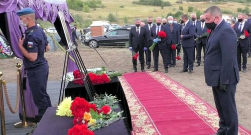 Похороны Владимира Ерофеева. Фото: администрации Камышинского района Волгоградской области. https://www.rakams.ru/ Похороны Владимира Ерофеева. Фото: администрации Камышинского района Волгоградской области. https://www.rakams.ru/