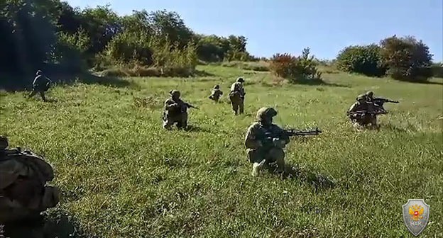 Спецоперация в Али-Юрте. Фото: пресс-служба Национального антитеррористического комитета http://nac.gov.ru/ Спецоперация в Али-Юрте. Фото: пресс-служба Национального антитеррористического комитета http://nac.gov.ru/