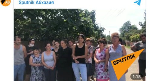 Жители абхазского села потребовали отменить карантин. Стоп-кадр видео https://t.me/SputnikAbkhazia/3353 Жители абхазского села потребовали отменить карантин. Стоп-кадр видео https://t.me/SputnikAbkhazia/3353