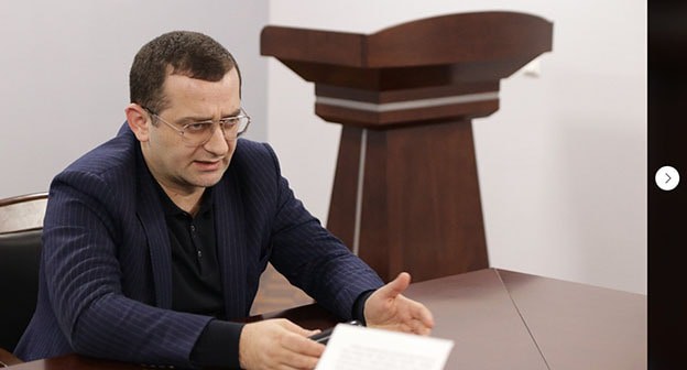 Лаша Сакания. Скриншот с личной страницы https://www.facebook.com/photo.php?fbid=3291614577521998&set=pb.100000204657298.-2207520000..&type=3 Лаша Сакания. Скриншот с личной страницы https://www.facebook.com/photo.php?fbid=3291614577521998&set=pb.100000204657298.-2207520000..&type=3